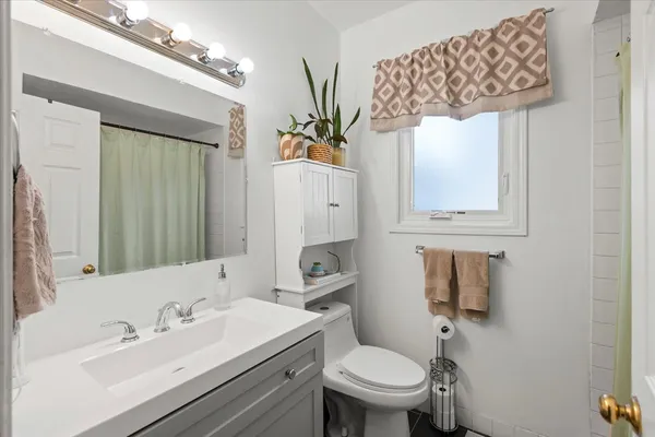 $3,150 | 1345 West Walton Street, Unit 2, Chicago, IL 60642