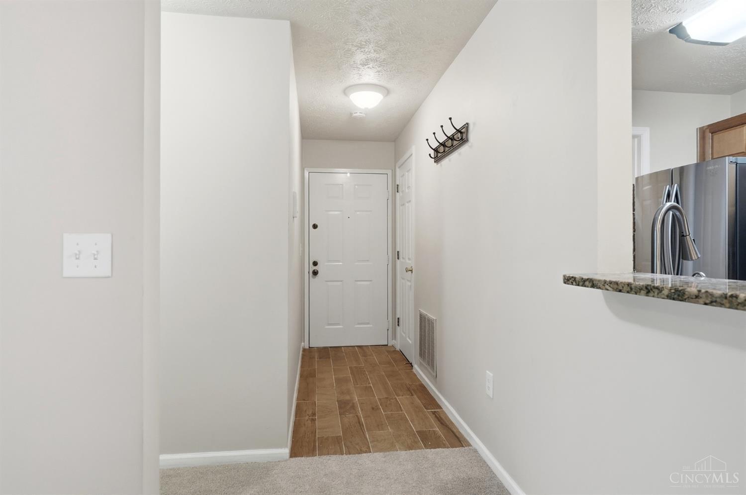 7370 Ridgepoint Drive, Unit 6 Cincinnati, OH 45230 - Photo 19 of 31