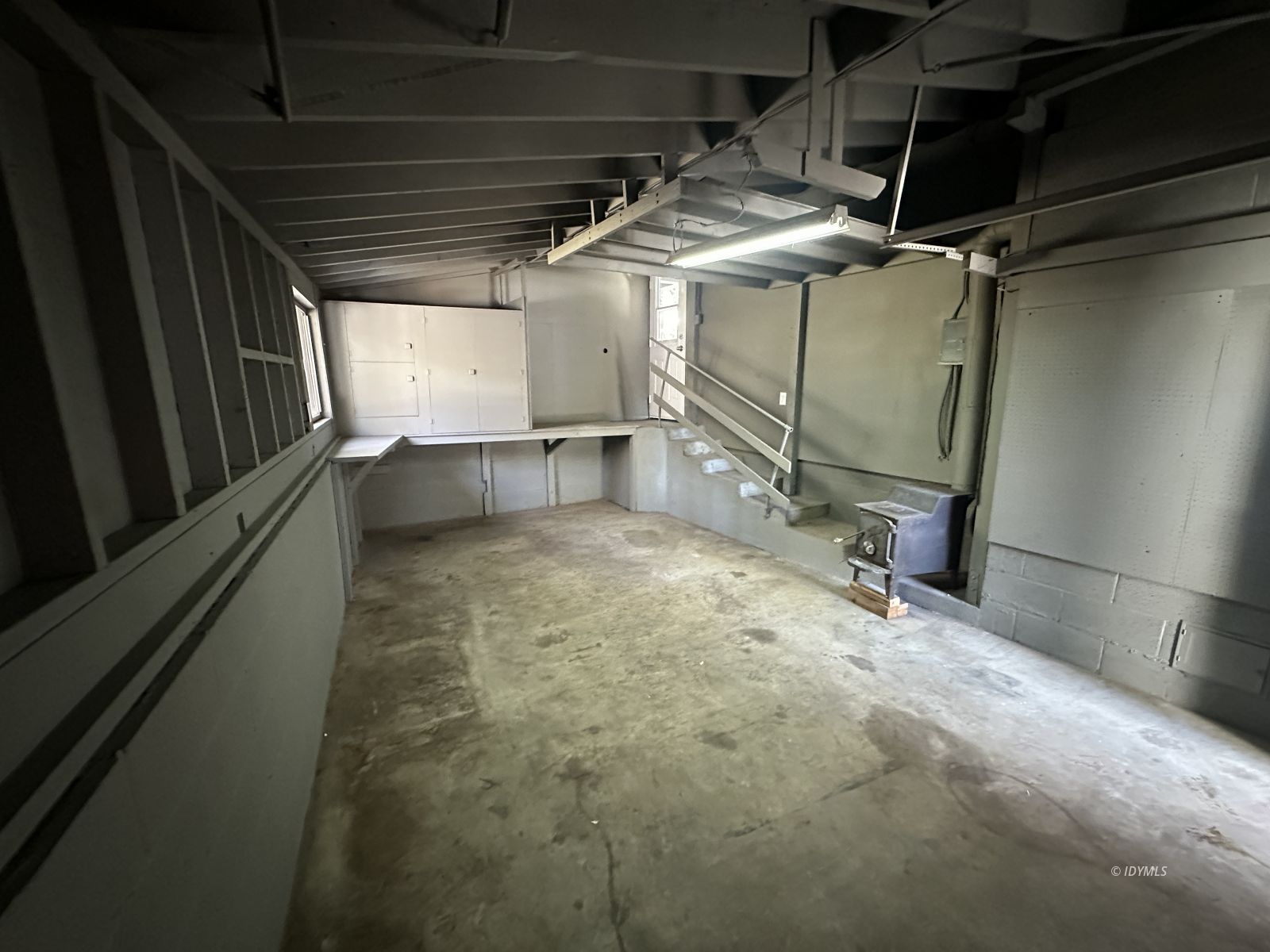 25430 Palomar Road Idyllwild, CA 92549 - Photo 25 of 38 a view of a room with washing machine