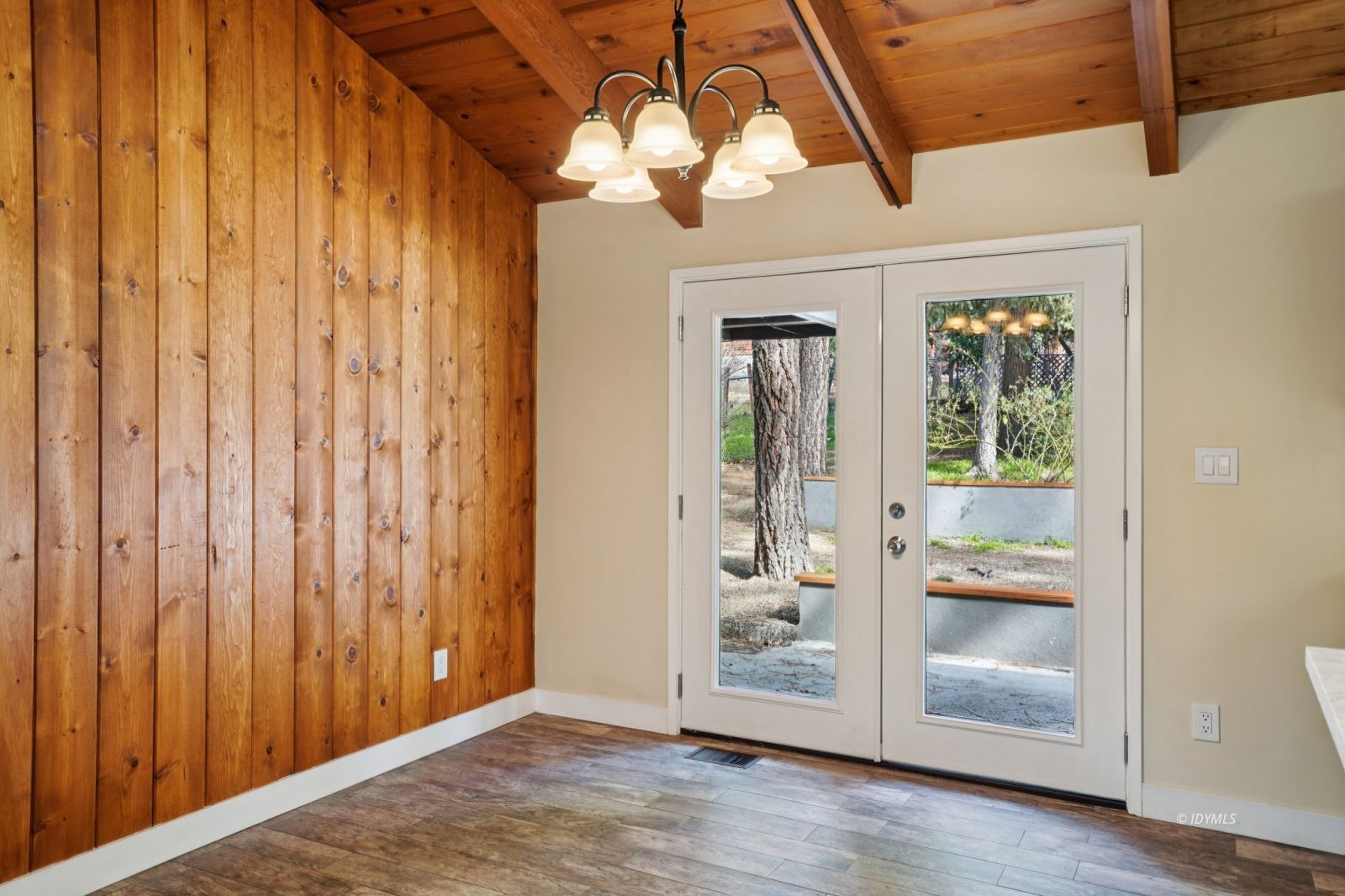 25430 Palomar Road Idyllwild, CA 92549 - Photo 3 of 38 an empty room with wooden floor fan and windows