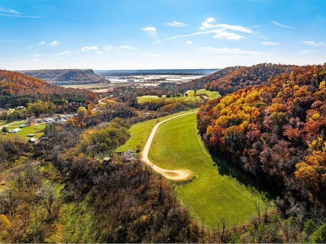 $299,999 | S1546 Shawnee Drive, Unit A, Alma, WI 54610