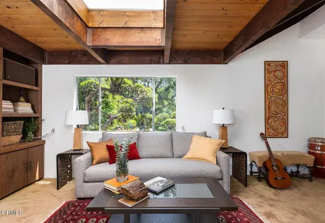 $1,595,000 | 1045 New York Drive, Altadena, CA 91001