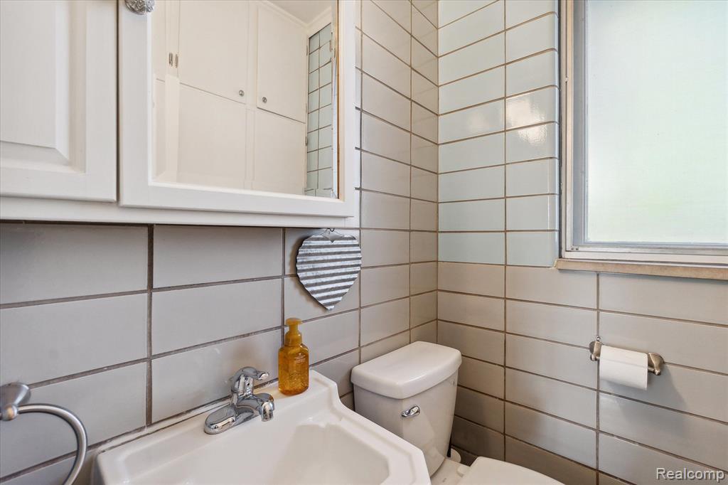 8139 Corunna Road Flint, MI 48532 - Photo 22 of 38