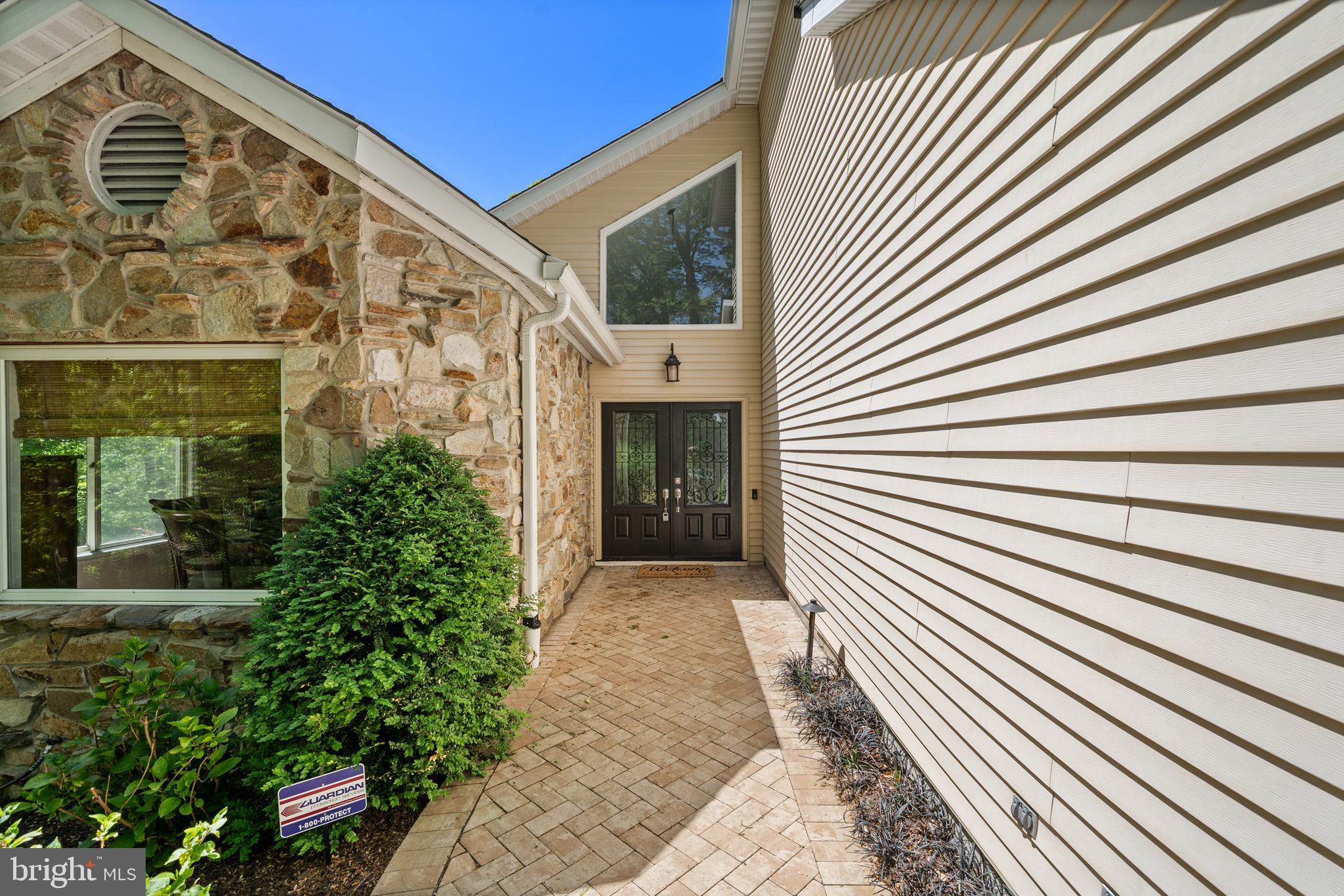 12701 Springfield Court Dunkirk, MD 20754 - Photo 4 of 100 Welcoming front entryway