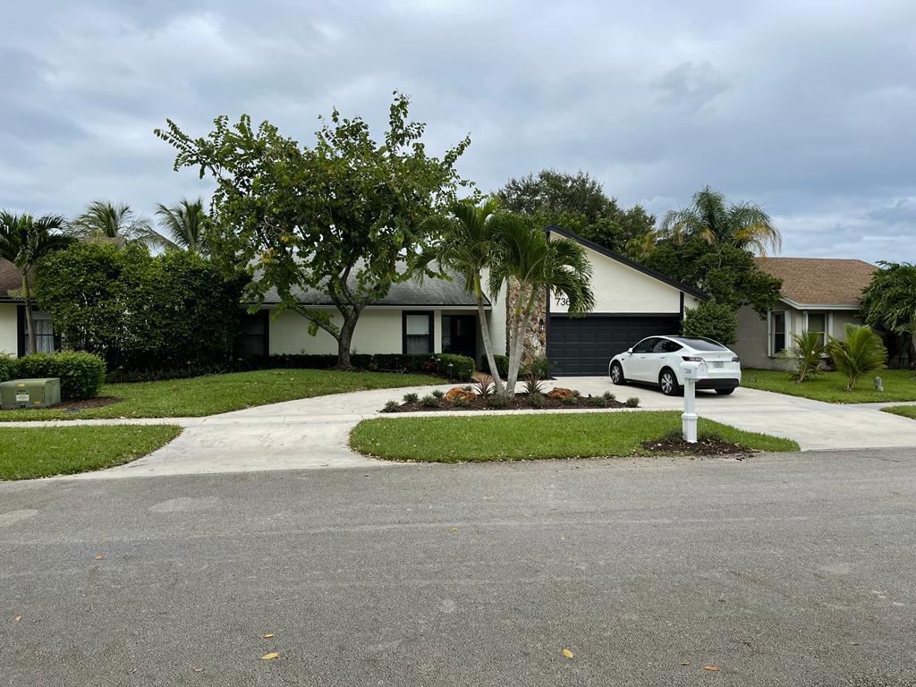 7360 San Sebastian Drive Boca Raton, FL 33433 - Photo 2 of 27 a house with garden in front of it