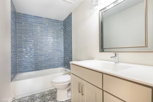 $414,000 | 305 East Country Drive, Bartlett, IL 60103