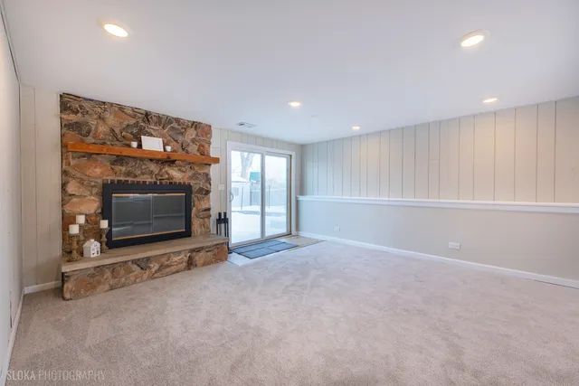 $424,000 | 305 East Country Drive, Bartlett, IL 60103