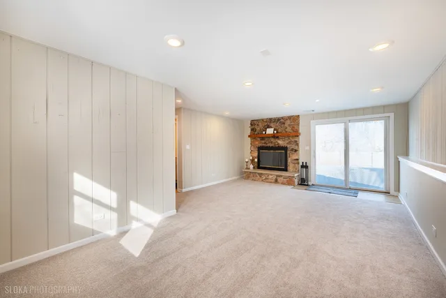 $424,000 | 305 East Country Drive, Bartlett, IL 60103