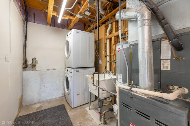 $424,000 | 305 East Country Drive, Bartlett, IL 60103