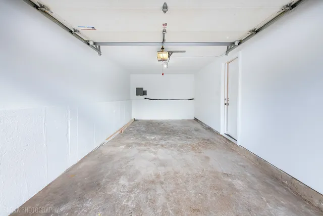 $424,000 | 305 East Country Drive, Bartlett, IL 60103