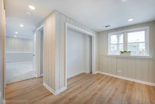 $414,000 | 305 East Country Drive, Bartlett, IL 60103