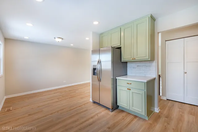 $424,000 | 305 East Country Drive, Bartlett, IL 60103