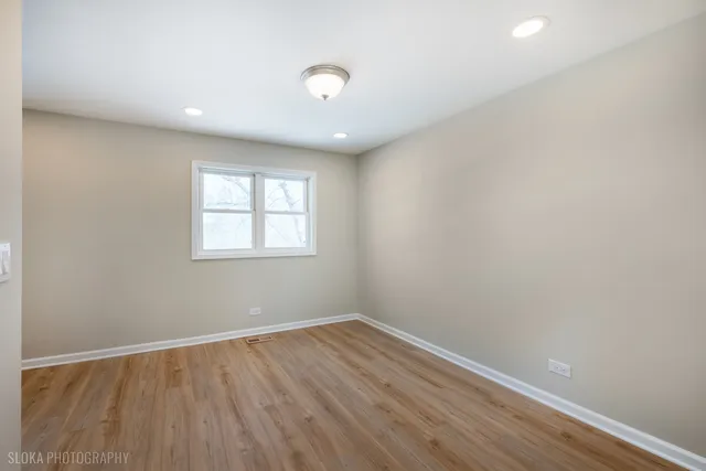 $424,000 | 305 East Country Drive, Bartlett, IL 60103