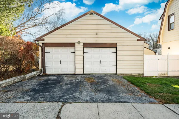 $350,000 | 101 South Glenwood Avenue, Aldan, PA 19018