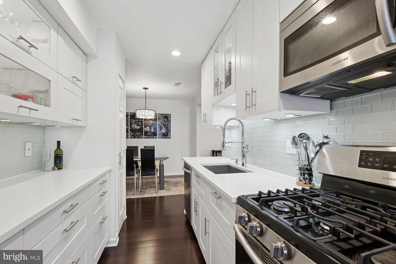 8312 Tobin Road, Unit 23 Annandale, VA 22003 - Photo 4 of 31 Stunning chef's kitchen!