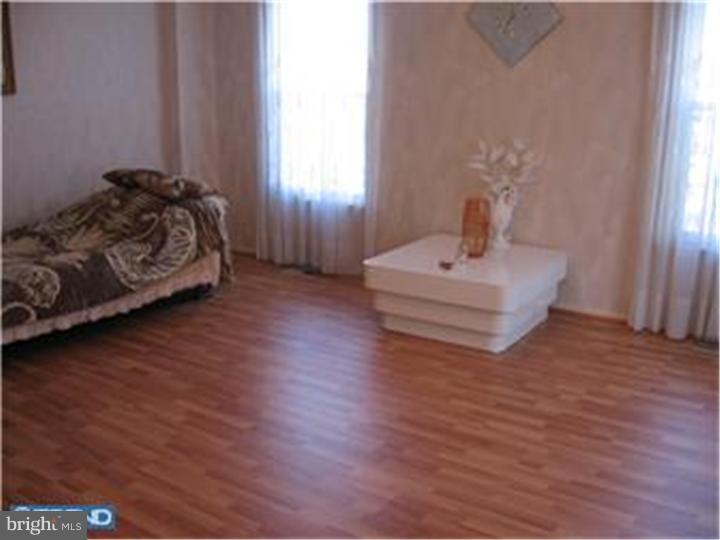 162 Rennard Street Philadelphia, PA 19116 - Photo 12 of 12 Living Room