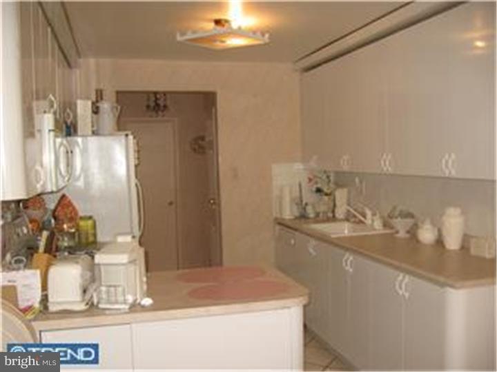 162 Rennard Street Philadelphia, PA 19116 - Photo 6 of 12 Kitchen