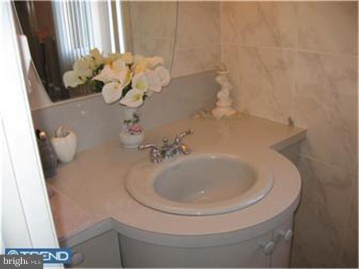 162 Rennard Street Philadelphia, PA 19116 - Photo 8 of 12 Bathroom