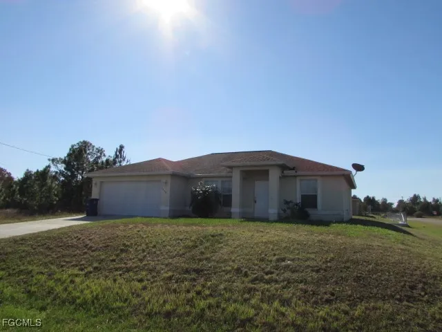 $1,750 | 1238 Denver Street East, Lehigh Acres, FL 33974