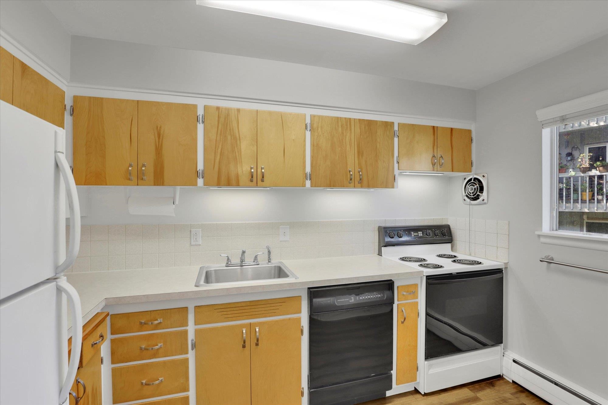 250 North Raymond Road, Unit A10 Spokane Valley, WA 99206 - Photo 12 of 33