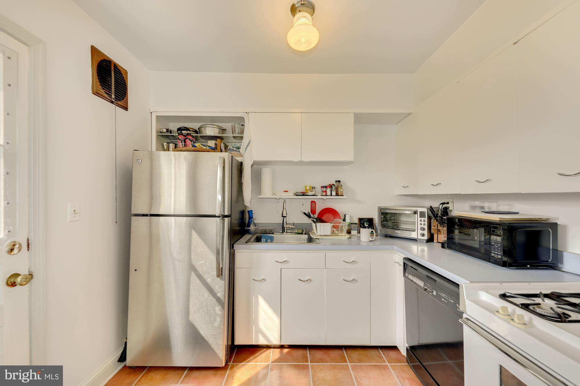 420 Kerwin Road Silver Spring, MD 20901 - Photo 8 of 15 Kitchen with Separate Entry