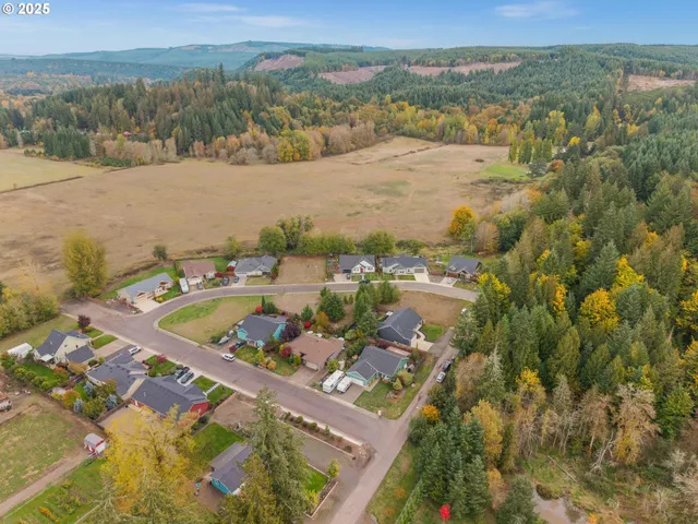 a view of a entrance gate of the house