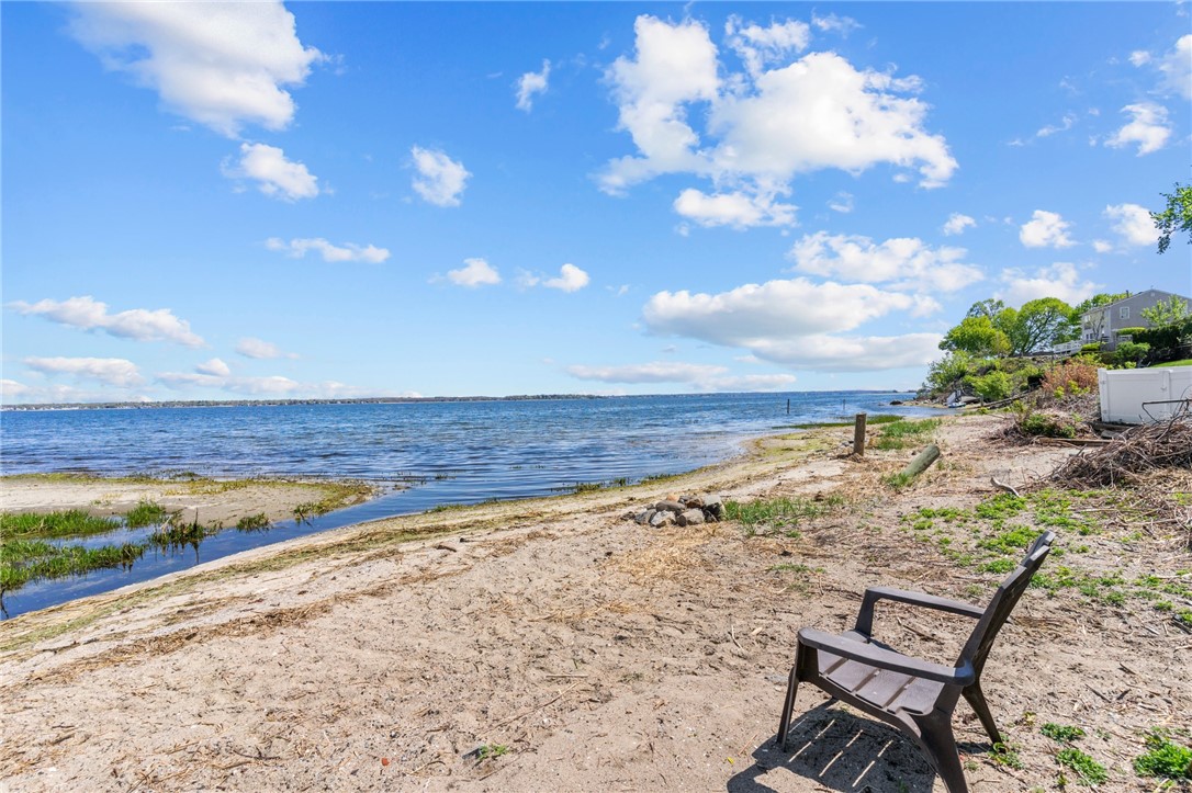 89 Rock Avenue Warwick, RI 02889 - Photo 2 of 22