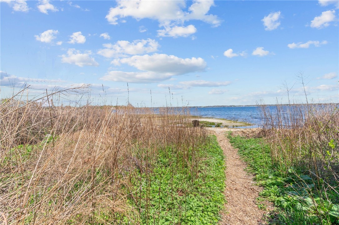 89 Rock Avenue Warwick, RI 02889 - Photo 3 of 22