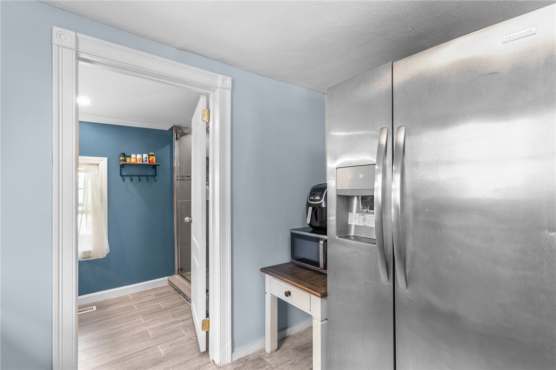 89 Rock Avenue Warwick, RI 02889 - Photo 8 of 22