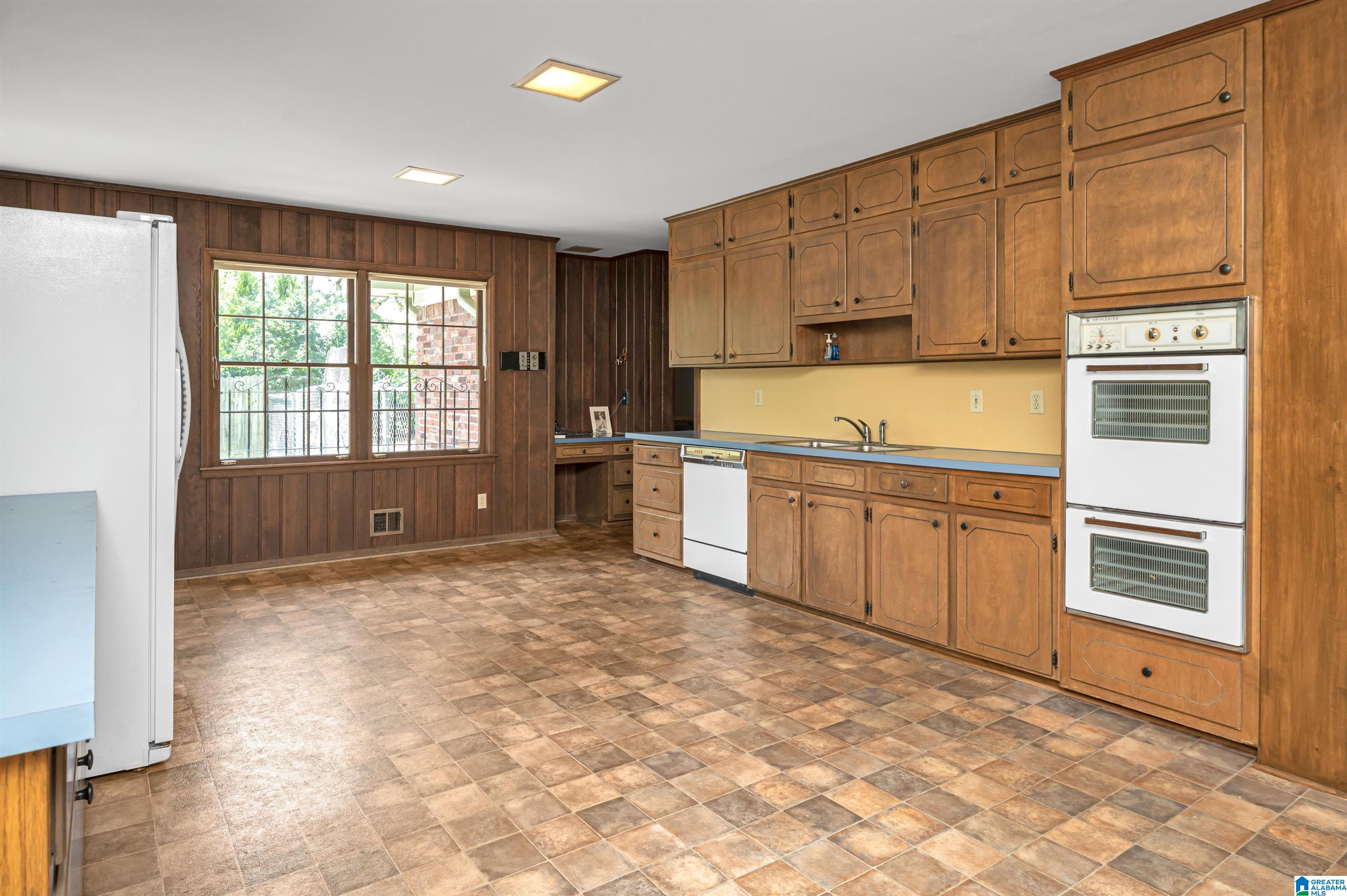 2469 Shades Crest Road Birmingham, AL 35216 - Photo 9 of 70