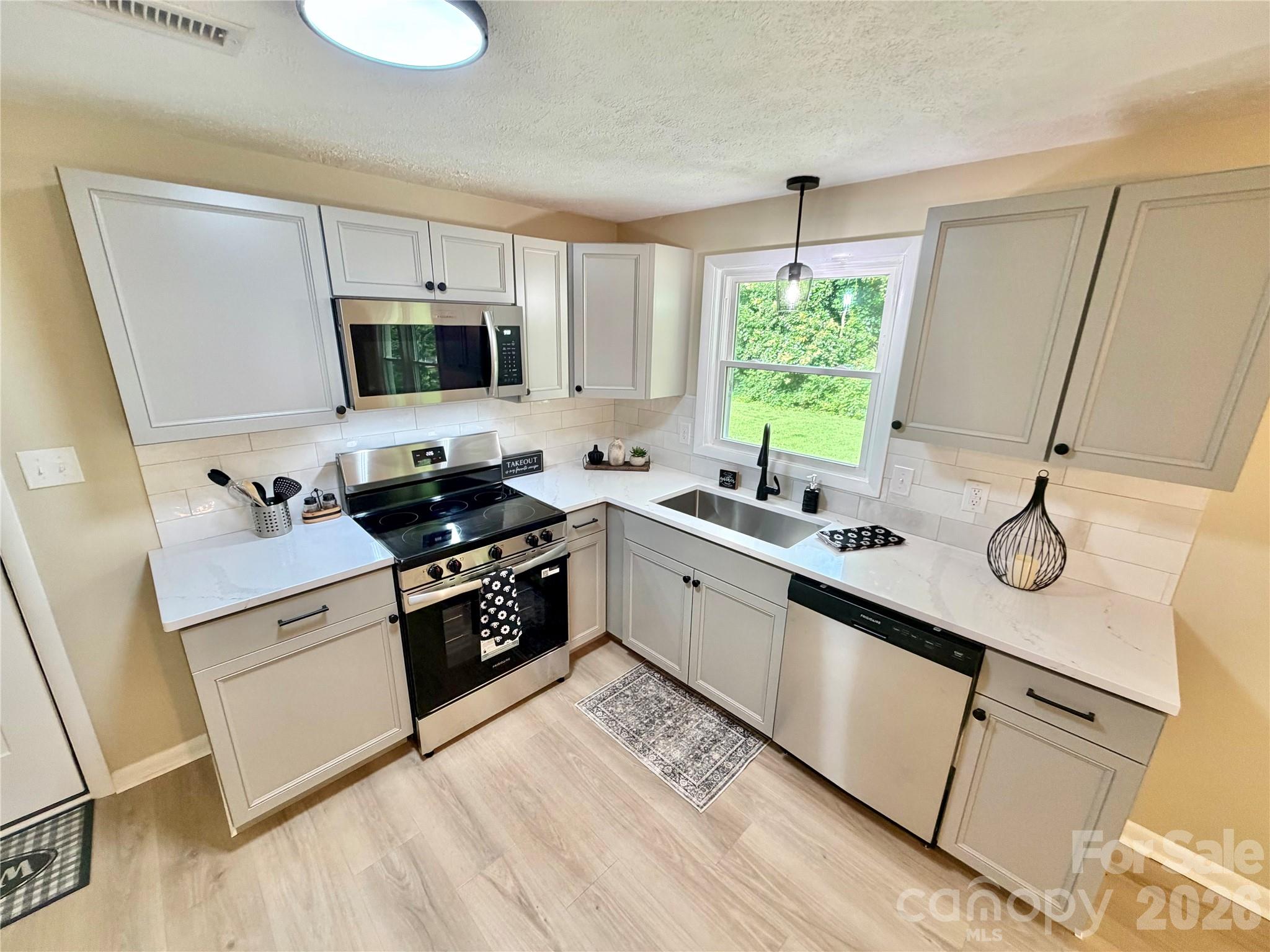 303 Deal Avenue Conover, NC 28613 - Photo 10 of 33