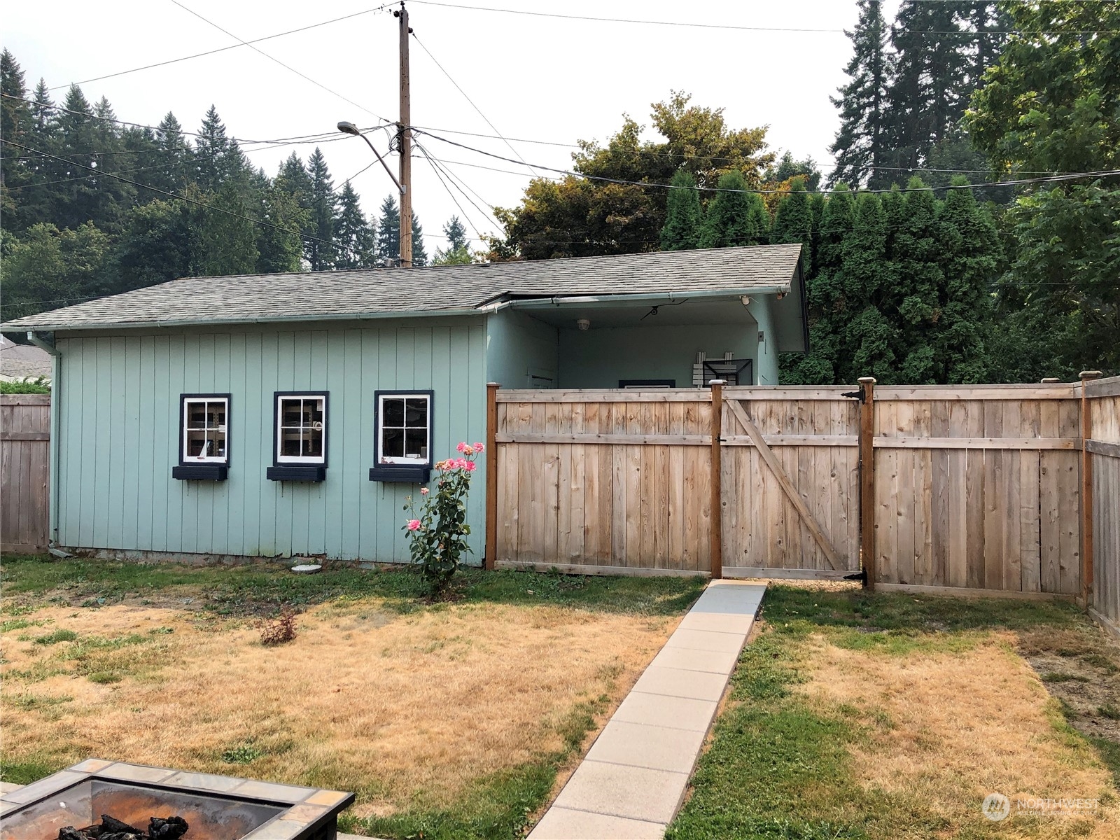 375 Southeast Bush Street Issaquah, WA 98027 - Photo 39 of 40 a backyard of a house