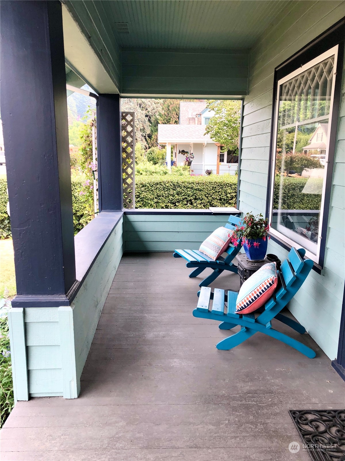 375 Southeast Bush Street Issaquah, WA 98027 - Photo 5 of 40 a outdoor space with furniture