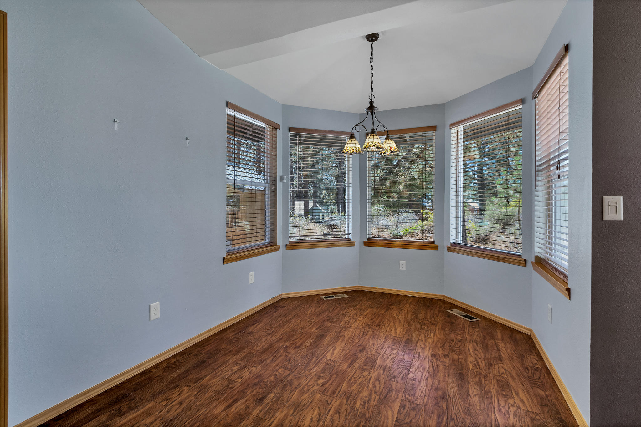 19323 Mohawk Road Bend, OR 97702 - Photo 9 of 22 kitchen nook/dining