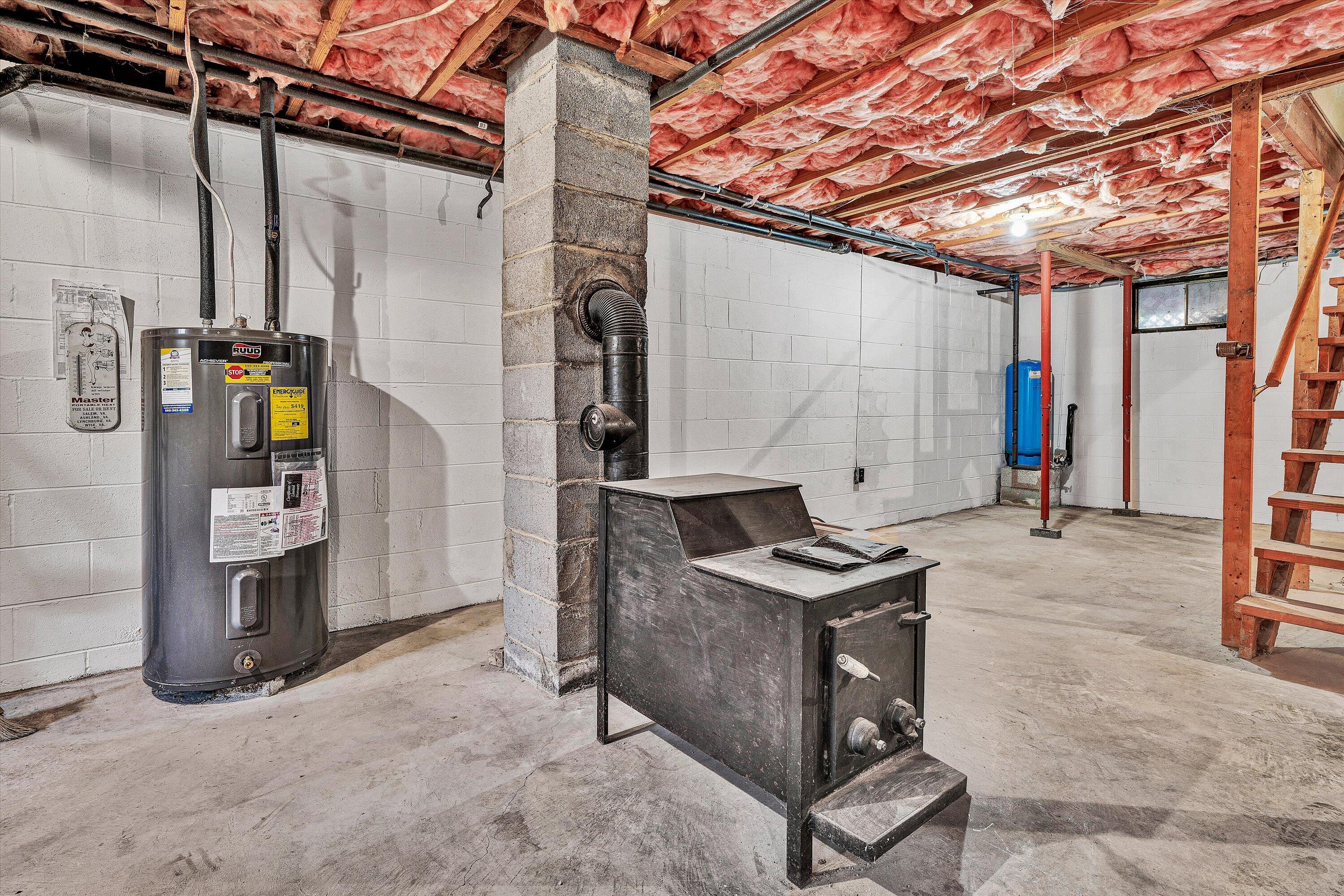 4312 Harborwood Road Salem, VA 24153 - Photo 19 of 32 a view of a storage & utility room