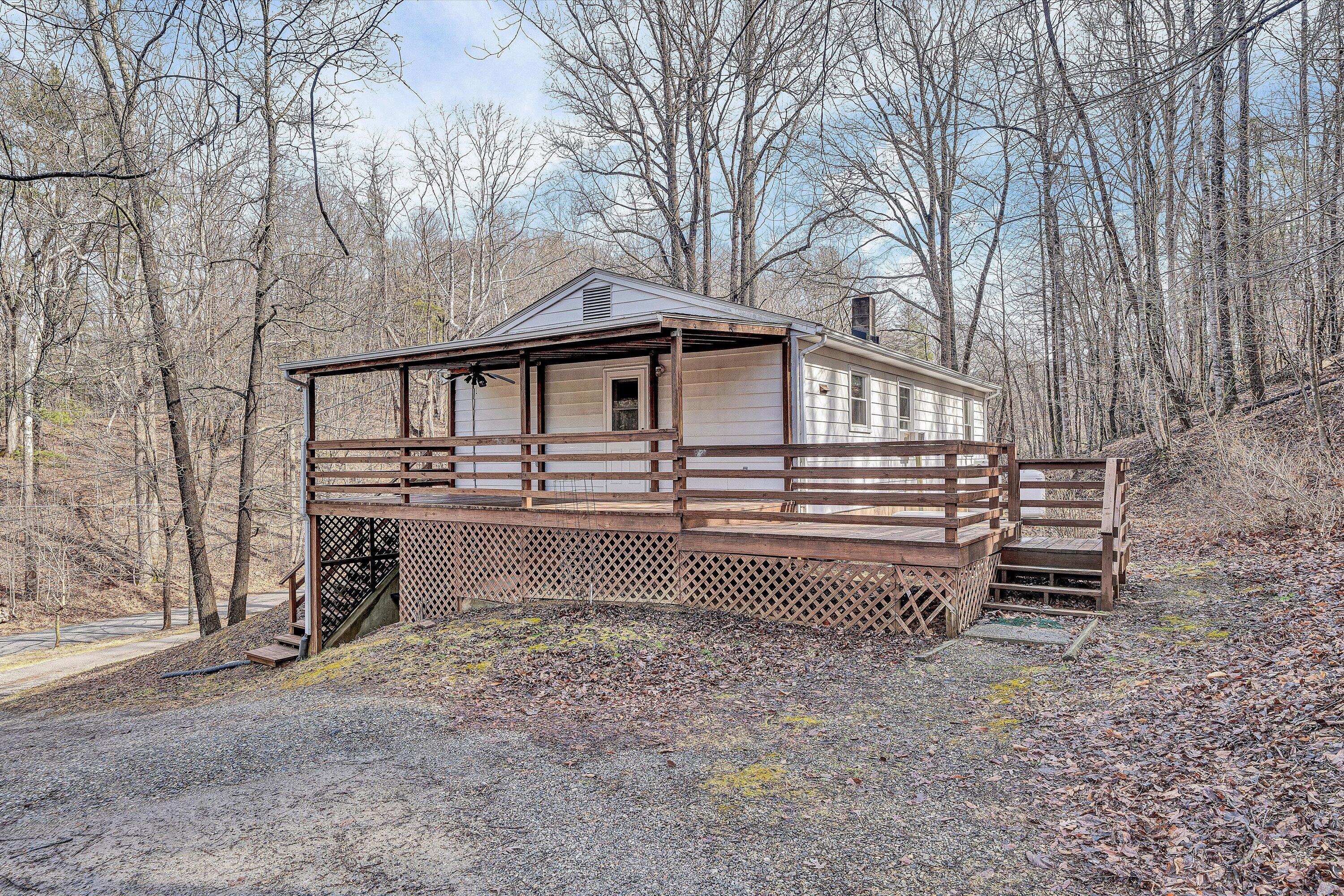 4312 Harborwood Road Salem, VA 24153 - Photo 4 of 32 a front view of a house with a yard
