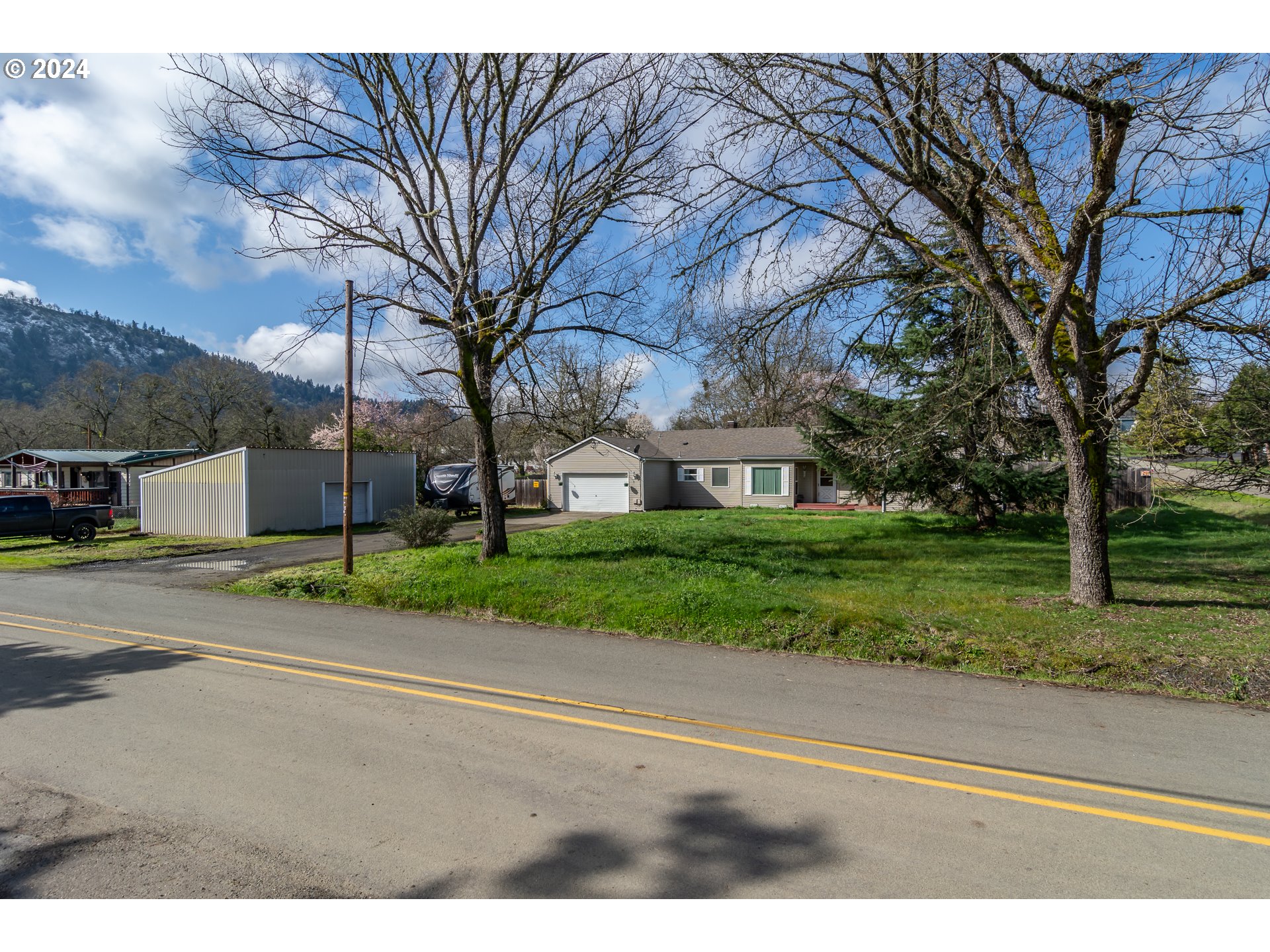 1733 Winston Section Road Winston, OR 97496 - Photo 3 of 30 Gallery Image 3