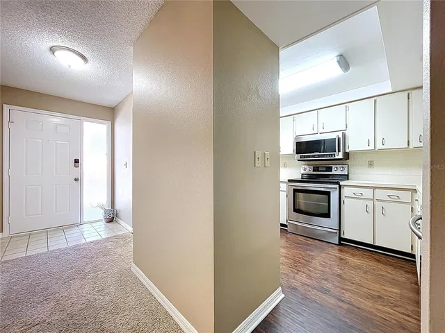 $212,900 | 2020 Lakeview Drive, Unit 203, Clearwater, FL 33763