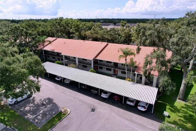 $212,900 | 2020 Lakeview Drive, Unit 203, Clearwater, FL 33763