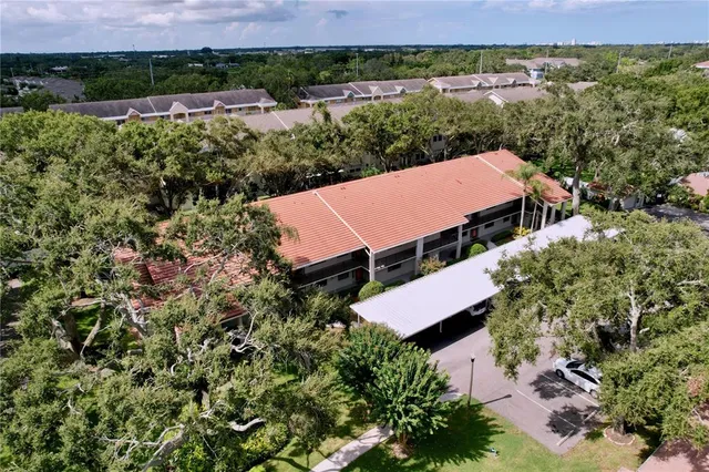 $212,900 | 2020 Lakeview Drive, Unit 203, Clearwater, FL 33763