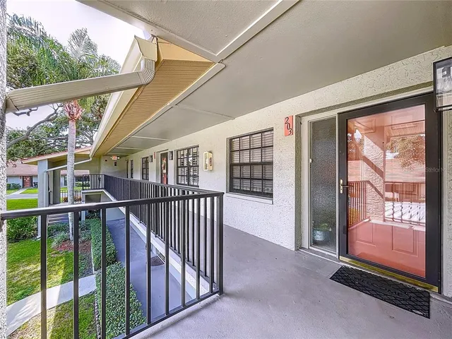 $212,900 | 2020 Lakeview Drive, Unit 203, Clearwater, FL 33763