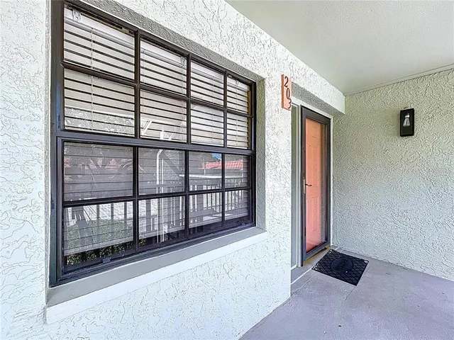 $212,900 | 2020 Lakeview Drive, Unit 203, Clearwater, FL 33763