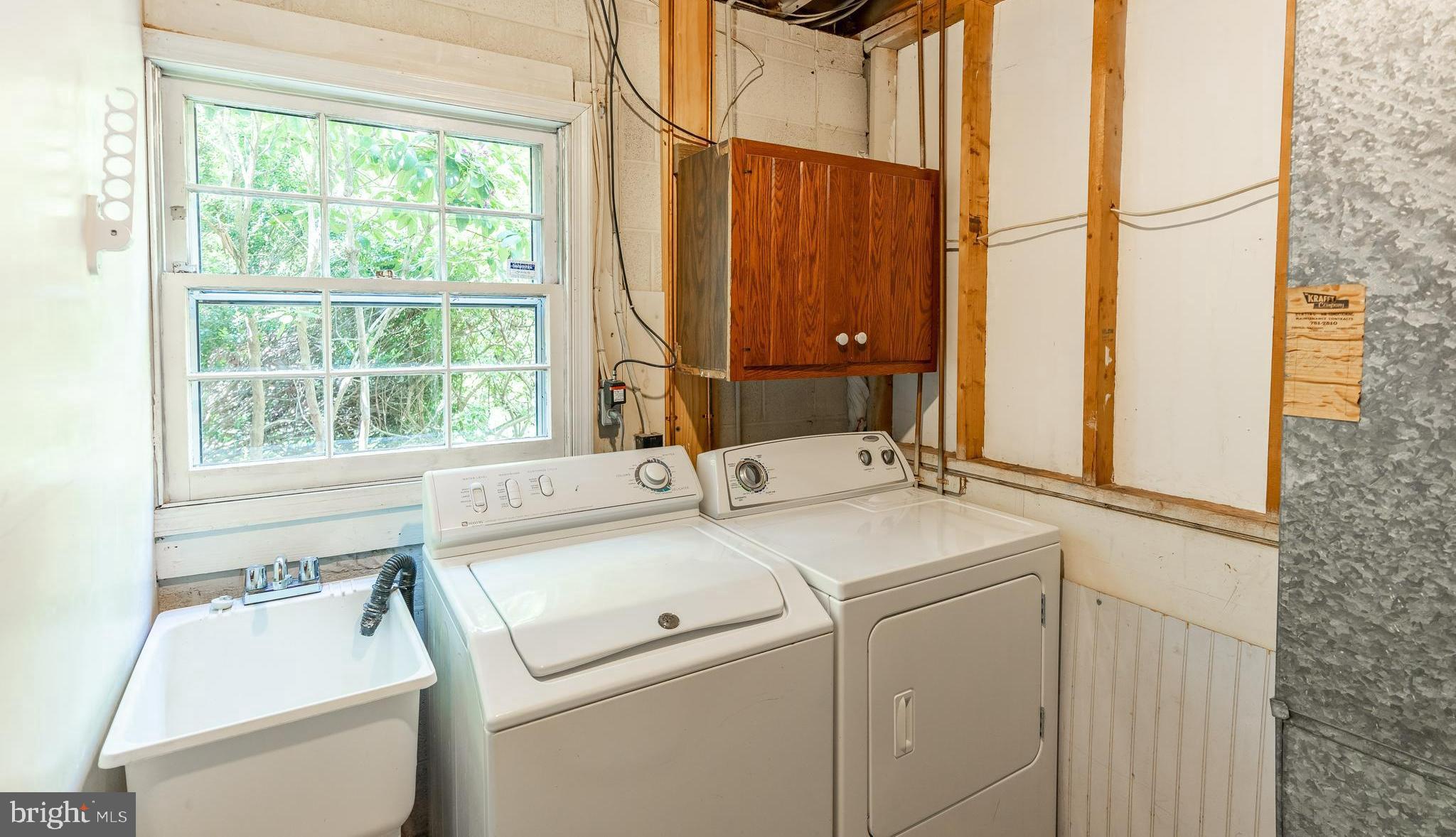 12209 St James Road Potomac, MD 20854 - Photo 18 of 20 Laundry