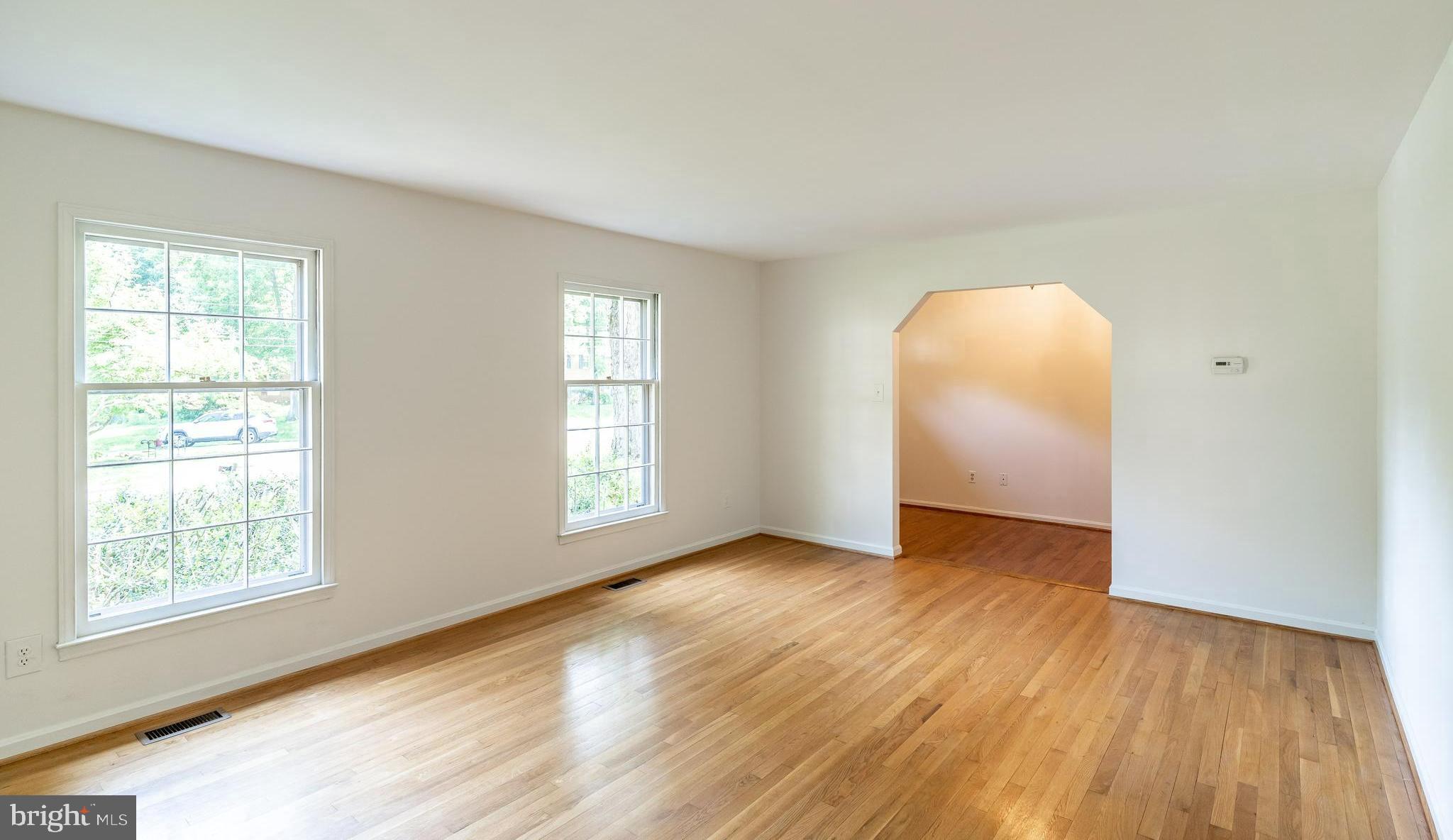 12209 St James Road Potomac, MD 20854 - Photo 3 of 20 Living Room - Reverse Angle