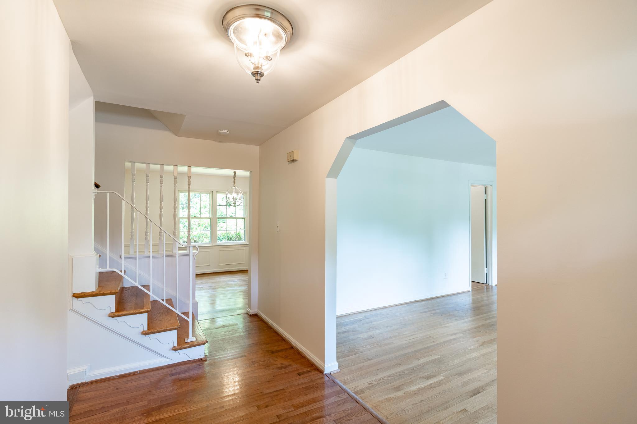 12209 St James Road Potomac, MD 20854 - Photo 7 of 20 Foyer