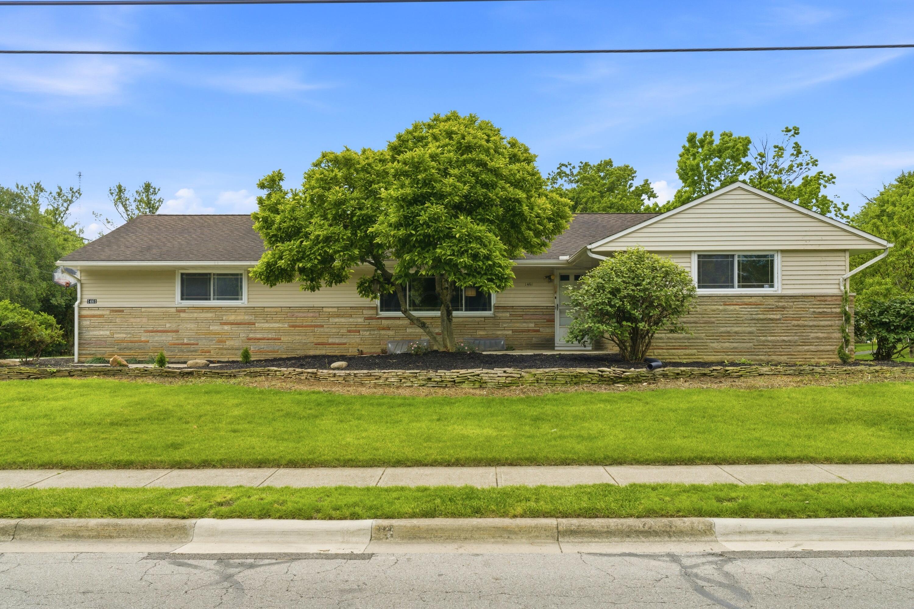 1461 Ridgeview Road Columbus, OH 43221 - Photo 3 of 48 Beautiful Ranch home on almost 1/3 acre!