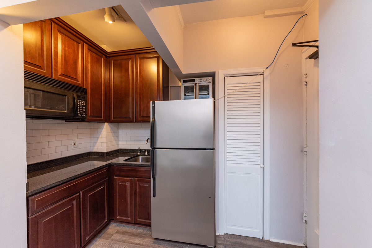 400 West Deming Place, Unit 2P Chicago, IL 60614 - Photo 6 of 9