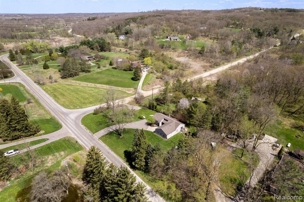 9248 Hartland Road Fenton, MI 48430 - Photo 35 of 36