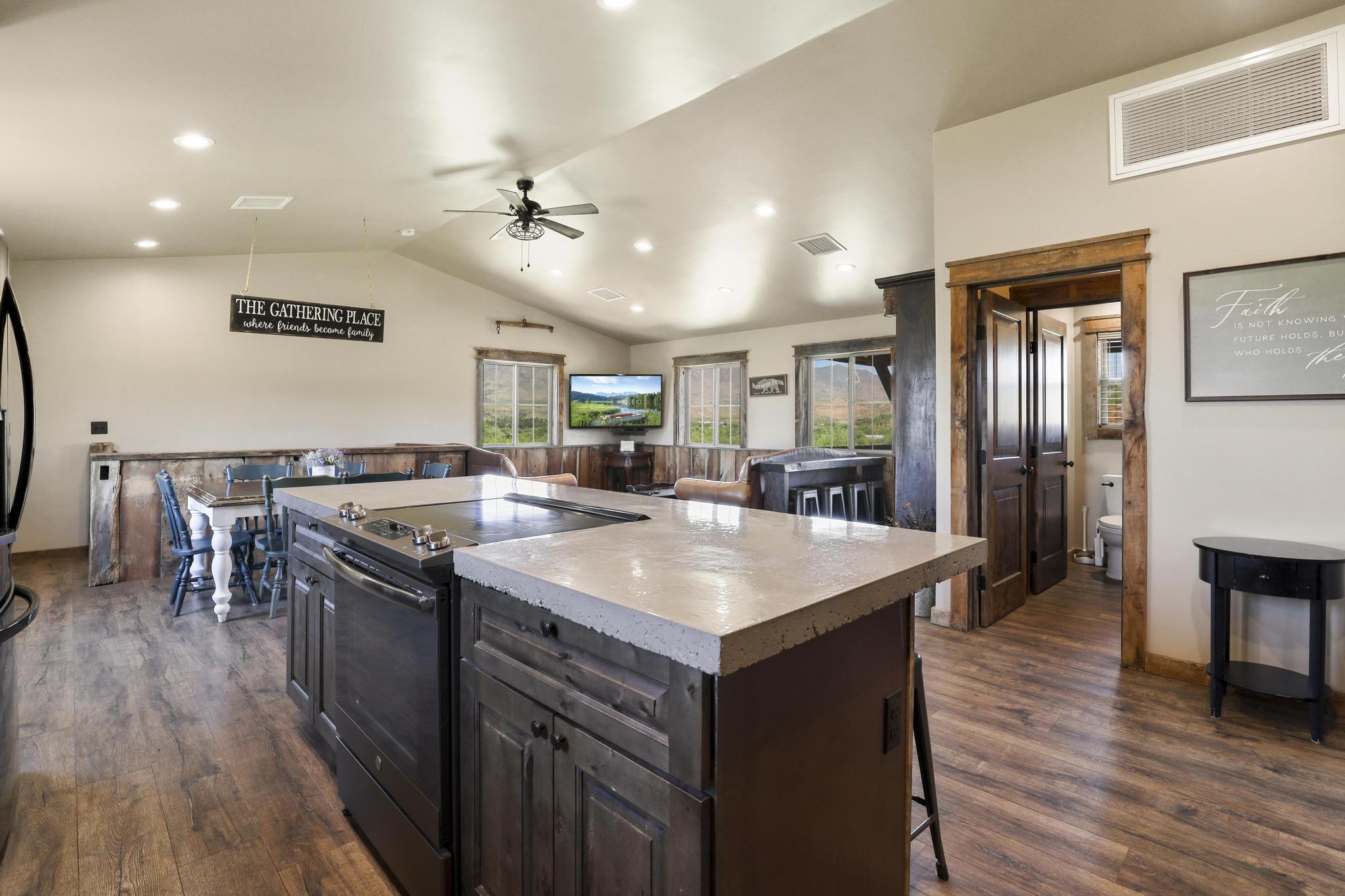 422 North Rodeo Drive Tonto Basin, AZ 85553 - Photo 15 of 38 1E0A8221 copy