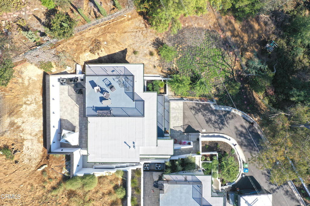 6565 Pickwick Street Los Angeles, CA 90042 - Photo 27 of 41 a view of building along with street